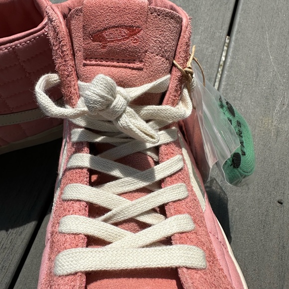 Vans Pink Low-Top Sneakers with Classic Waffle Outsoles - Picture 5 of 12